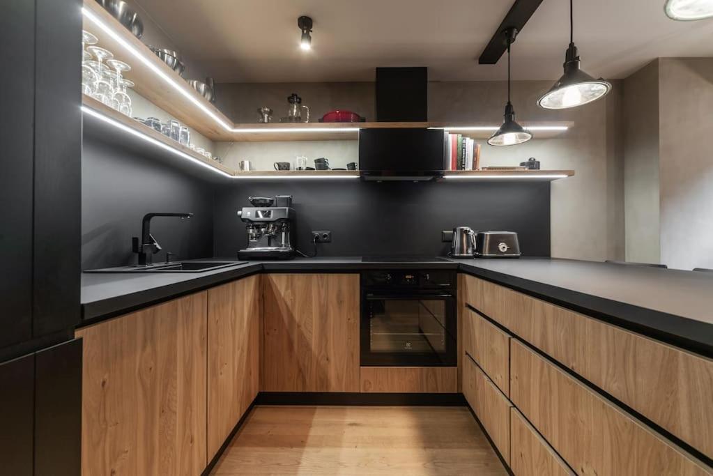 3 Storey Apartment With A Character And A Terrace Riga Ngoại thất bức ảnh
